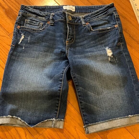 Aeropostale Size 7/8 Denim distressed bermuda cuffed shorts - Picture 1 of 12